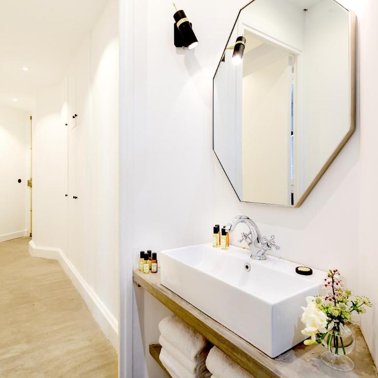 Habitat Parisien - 1BR-1BA - Louvre - One-Bedroom Apartment - 18