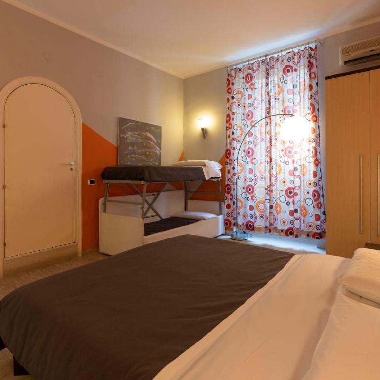 H Rooms boutique Hotel - Camera Tripla Comfort - 6