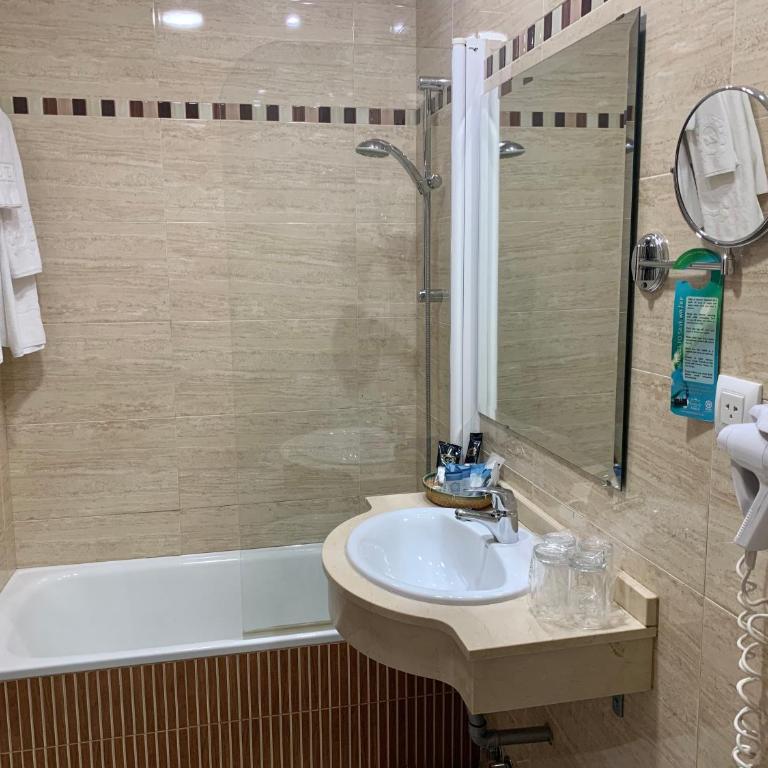 Hotel Europa Boutique Sevilla - Habitación cuádruple - 8