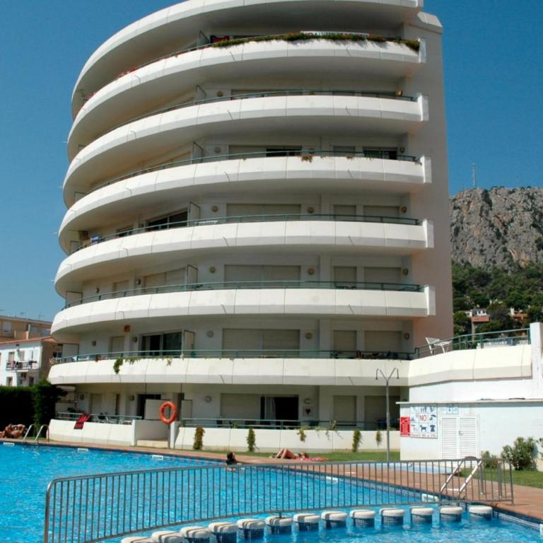 MEDES PARK II 4-3 - One-Bedroom Apartment - 2