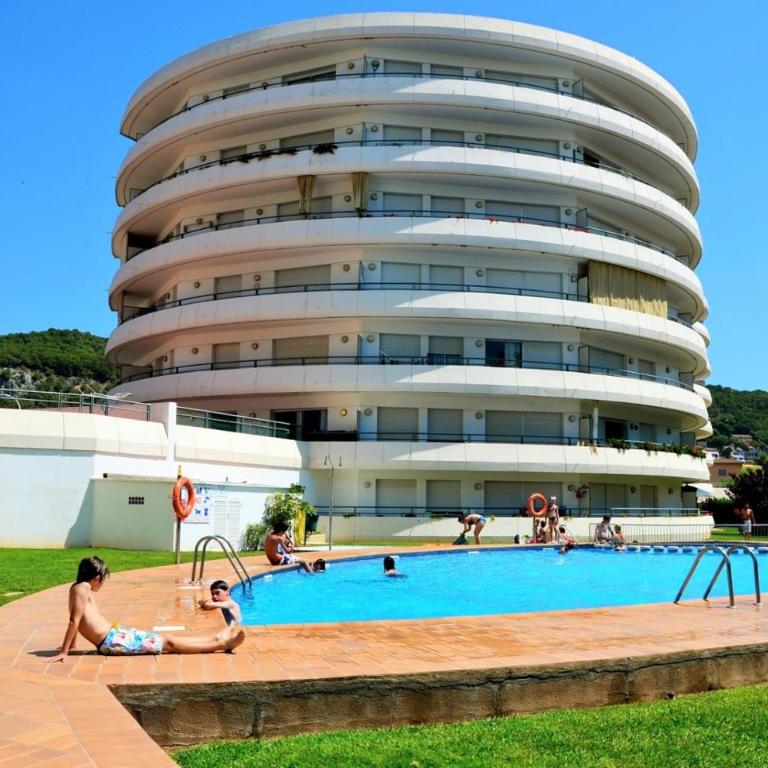 MEDES PARK I 2-7 - One-Bedroom Apartment - 3