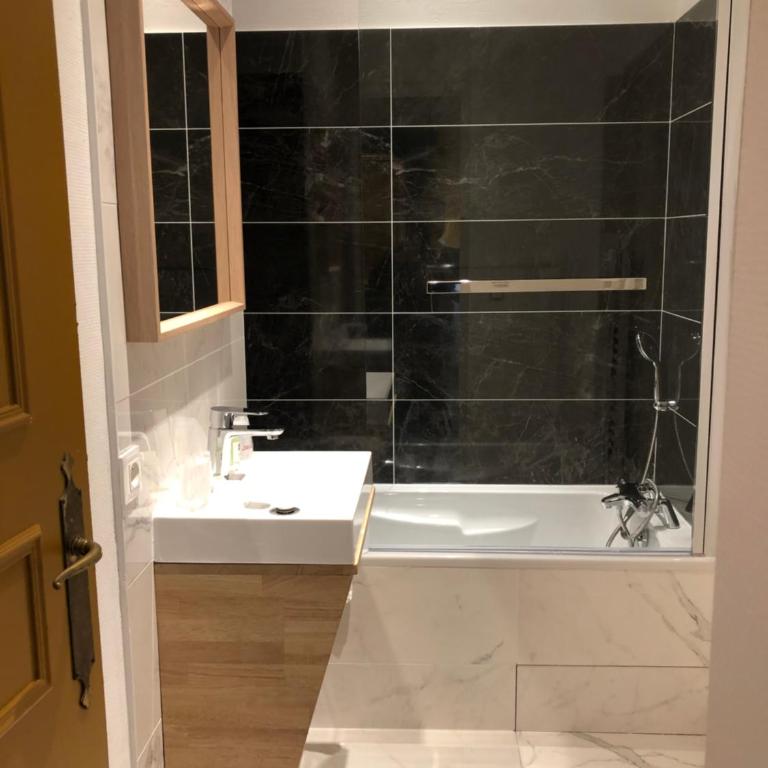 Hotel Du Cygne Tours - Chambre Double ou Lits Jumeaux Supérieure Deluxe - Accessible Uniquement par des Escaliers - 6