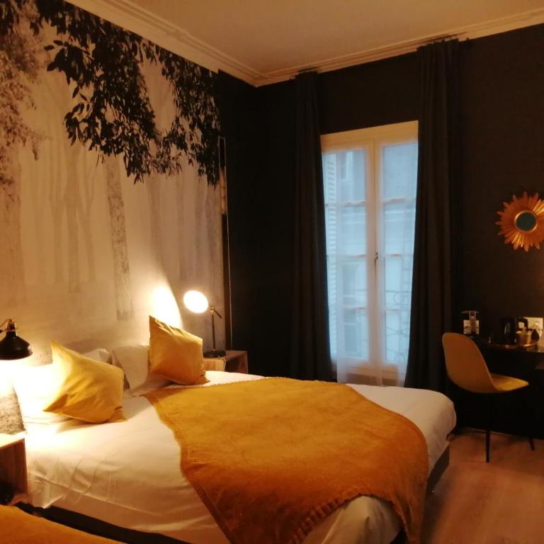 Hotel Du Cygne Tours - Chambre Triple - Accessible Uniquement par des Escaliers - 3
