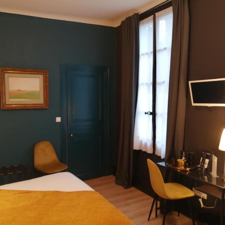 Hotel Du Cygne Tours - Chambre Triple - Accessible Uniquement par des Escaliers - 5
