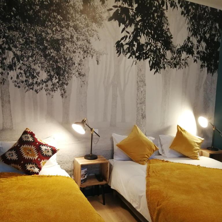 Hotel Du Cygne Tours - Chambre Triple - Accessible Uniquement par des Escaliers - 1