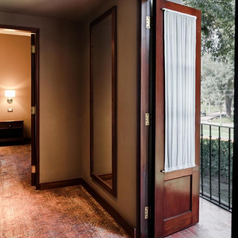 Wyndham Costa del Sol Arequipa - Colonial King Suite - Non-Smoking - 2