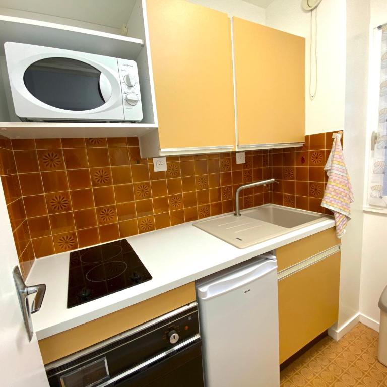 STUDIO AVEC TERRASSE PLEIN SUD - RÉSIDENCE LE FENIL AVENUE DE VERDUN A CABOURG - Studio-Apartment - 7