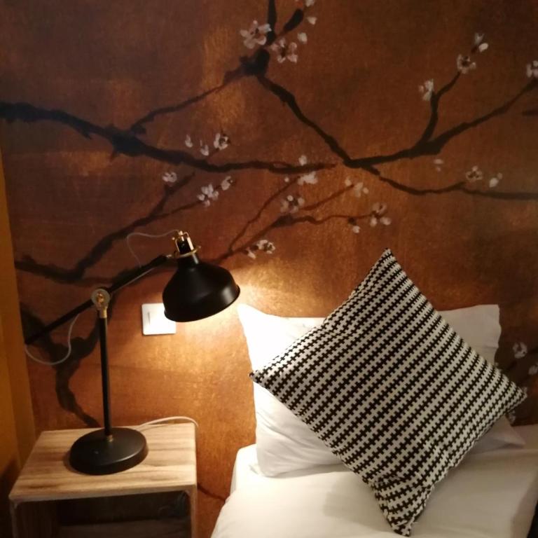 Hotel Du Cygne Tours - Chambre Quadruple Uniquement Accessible par les Escaliers - 2