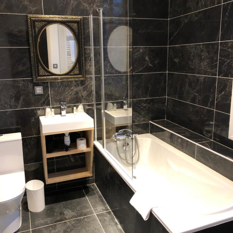 Hotel Du Cygne Tours - Chambre Double ou Lits Jumeaux Supérieure Deluxe - Accessible Uniquement par des Escaliers - 4