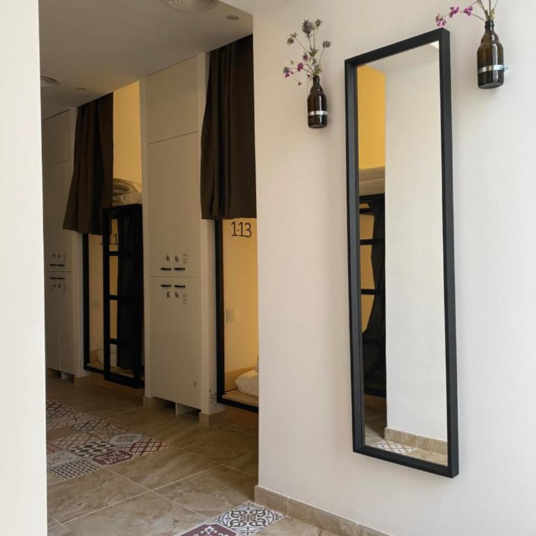 Hostel Numero Trece - Albergue Juvenil - FREE towels, coffee & tea, remote check-in - Bed in 16-Bed Mixed Dormitory Room - 3