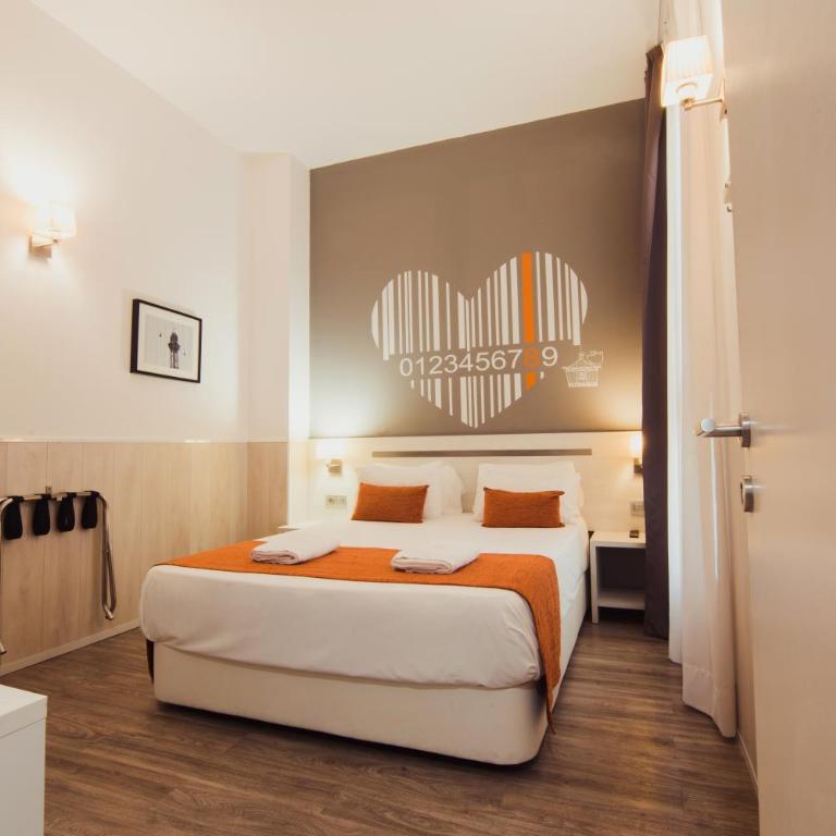 Hostal Live Barcelona - Double or Twin Room - 8