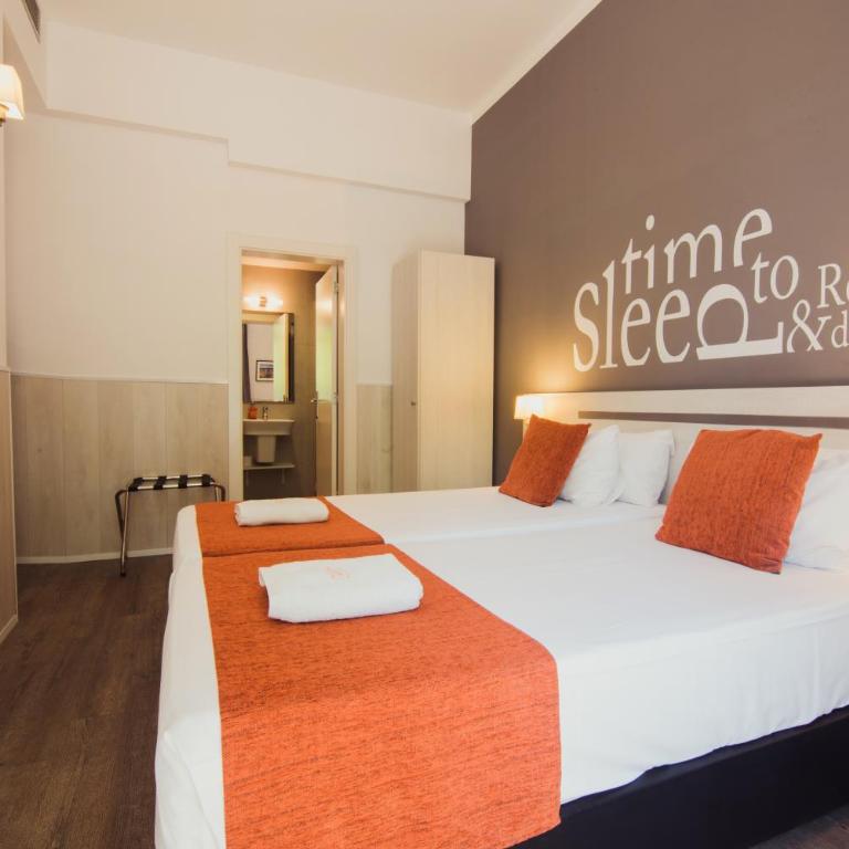 Hostal Live Barcelona - Double or Twin Room - 13