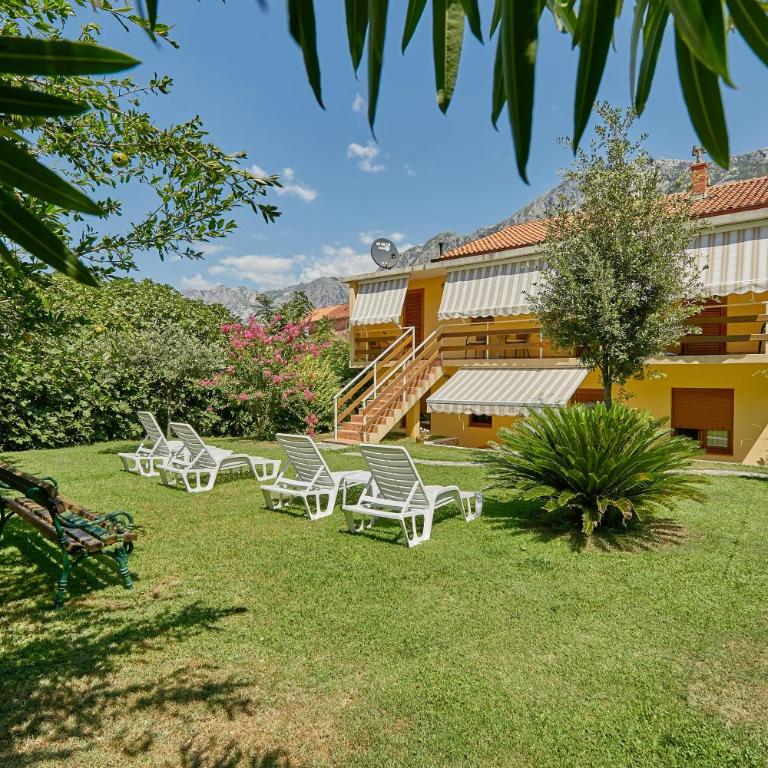 Mediterranean Holiday House & Apartments - Two-Bedroom Apartment - 11