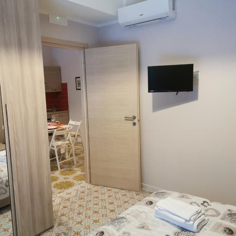 Sorrento's Holidays Rooms - Camera Matrimoniale con Bagno Privato - 4
