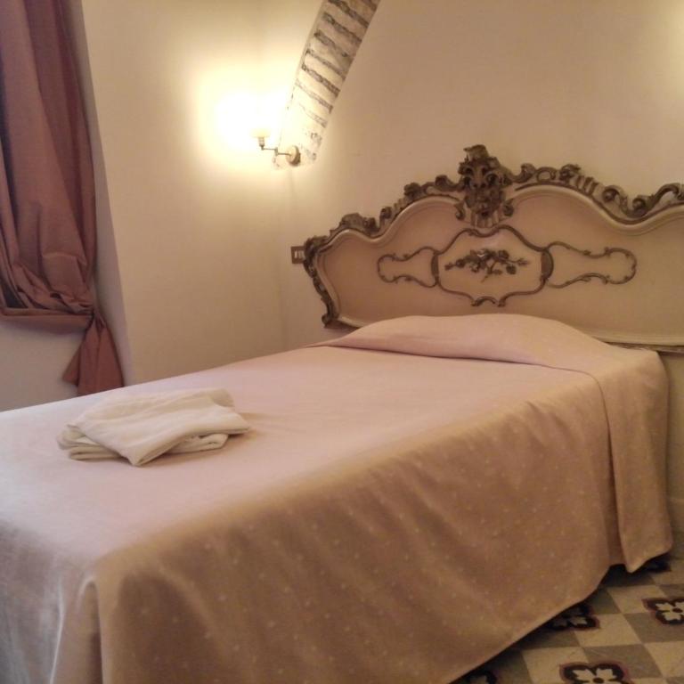 Marta Guest House - Camera Singola con Bagno Privato - 1