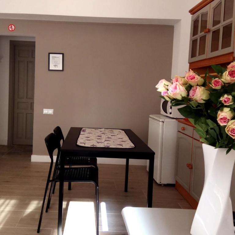 Donna Rosa Apartment - Three-Bedroom Apartment with Balcony - 8