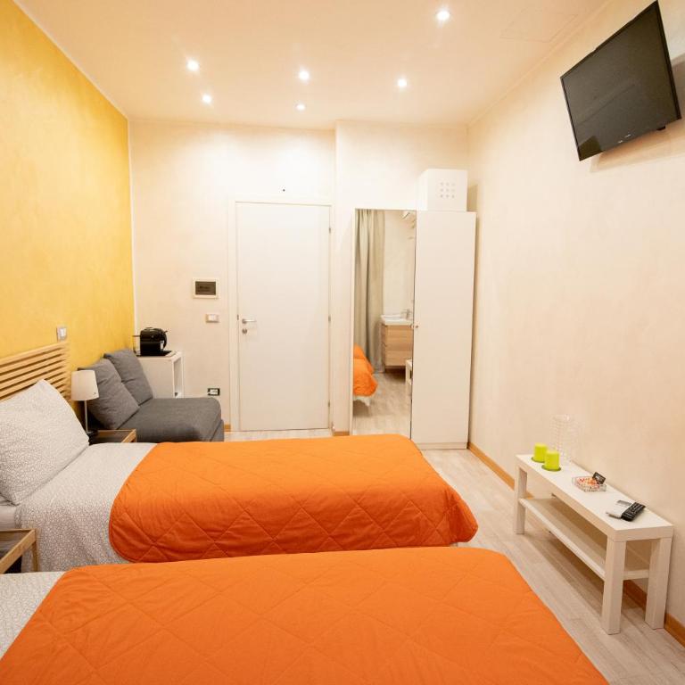 Area39 - Camera Matrimoniale/Doppia con Letti Singoli con Bagno Privato Esterno - 1