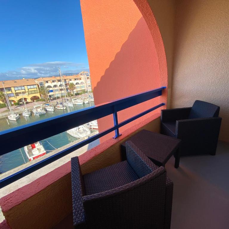 Cit'Hotel des 2 Golfs - Chambre Double de Luxe avec Balcon - Vue sur Port - 1