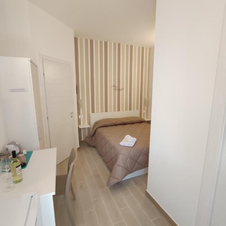 IN CENTRO ROOMS Vicino Cefalù SELF-CHEK-IN - Economy Double Room - 4