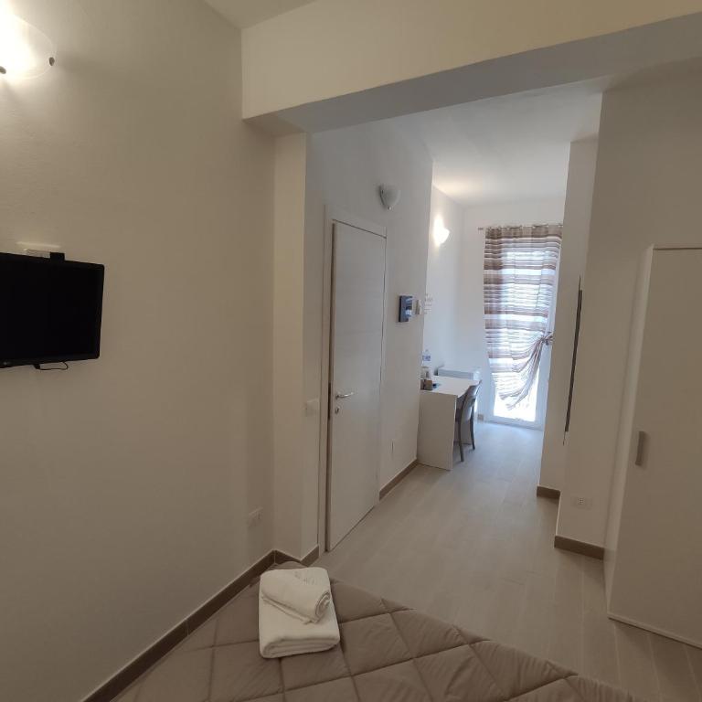 IN CENTRO ROOMS Vicino Cefalù SELF-CHEK-IN - Economy Double Room - 4