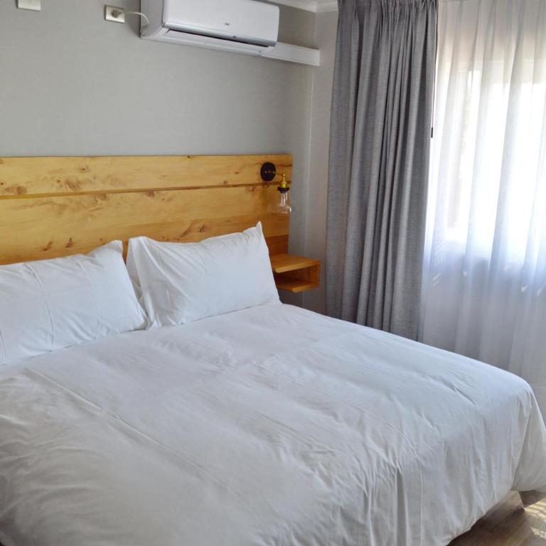 Hotel Cinco Tierras - Habitación Superior con cama extragrande - 9