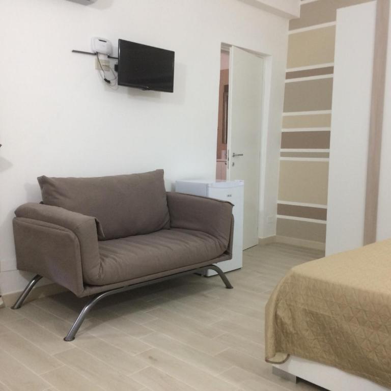 IN CENTRO ROOMS Vicino Cefalù SELF-CHEK-IN - Triple Room with Terrace - 1