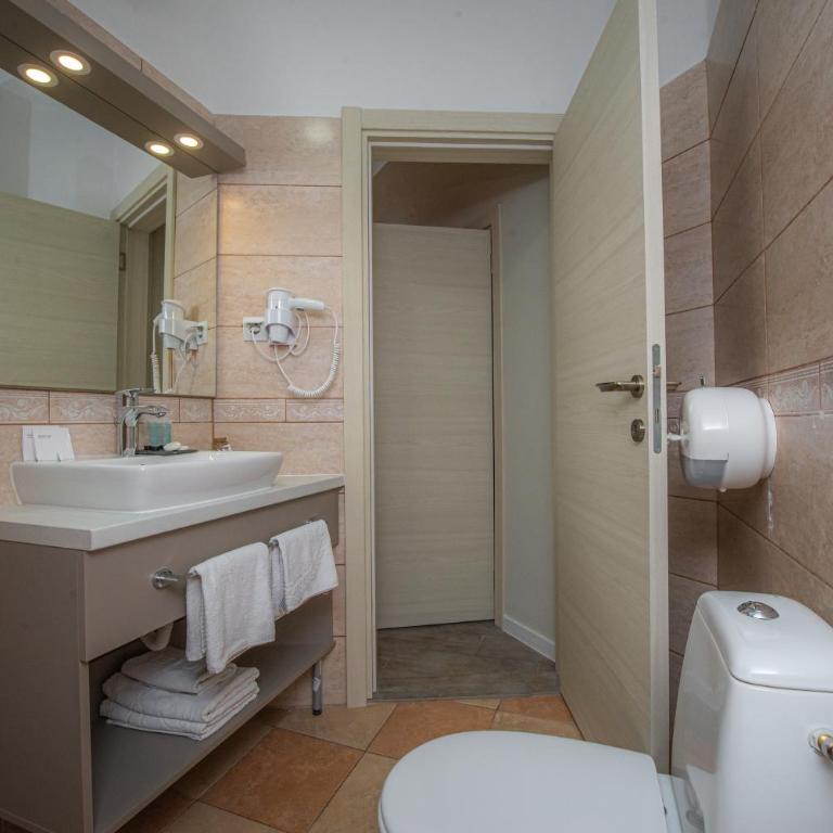 Antika Guesthouse - Deluxe Double Room - 2