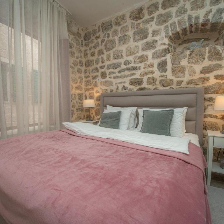 Antika Guesthouse - Deluxe Double Room - 1