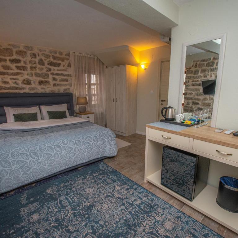 Antika Guesthouse - Deluxe King Room - 4