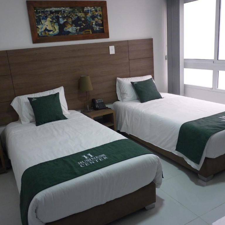 Hotel Business Center - Habitación con cama grande y balcón - 14