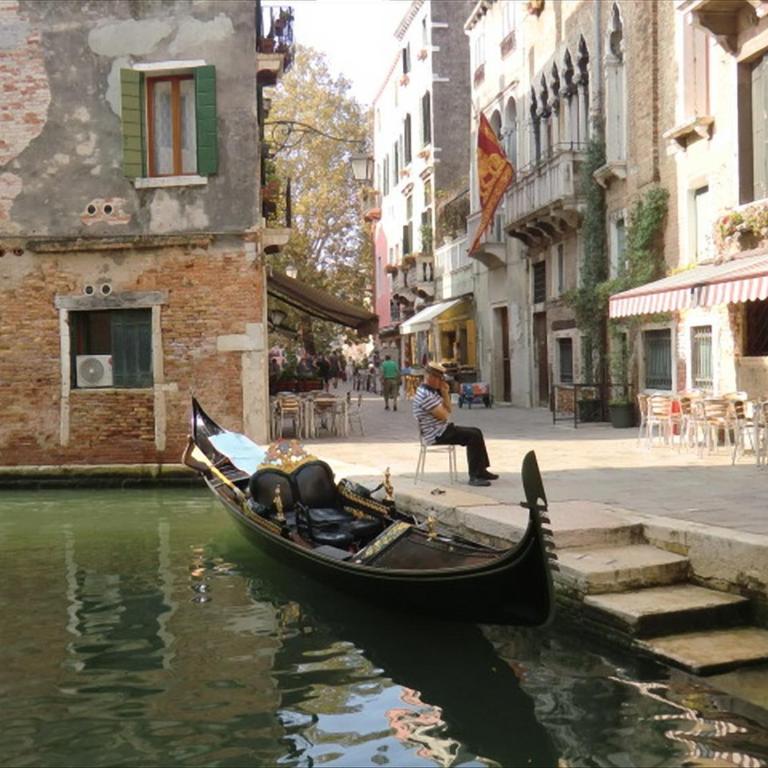 Canal Tron - One-Bedroom Apartment - 24