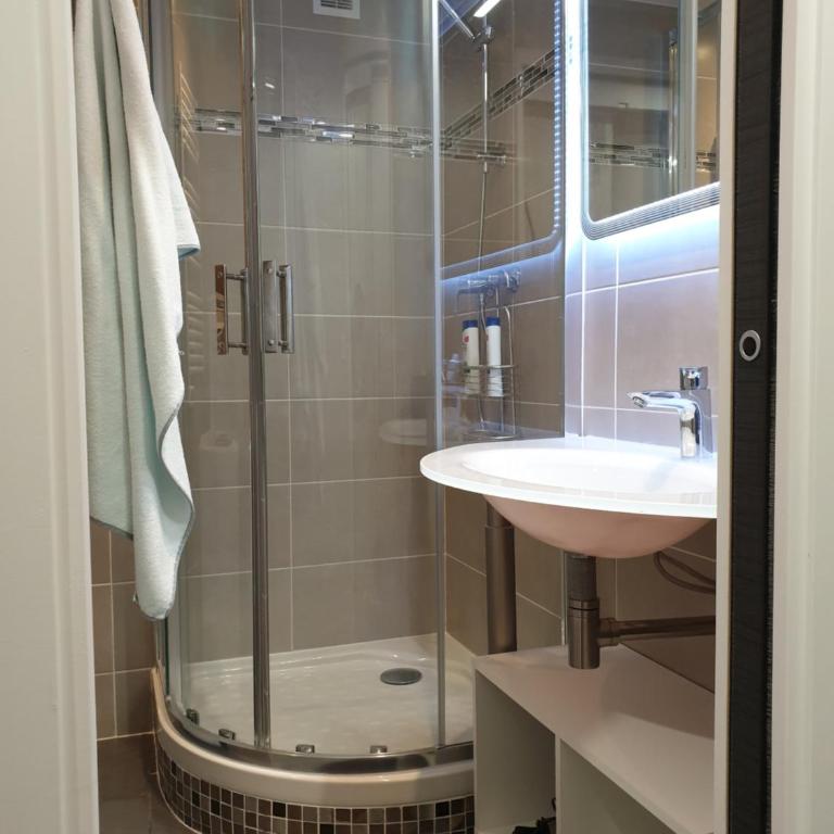 2Cap d'Agde NATURISTE Grand T2 de standing avec GARAGE privé - Appartement avec Terrasse - 5