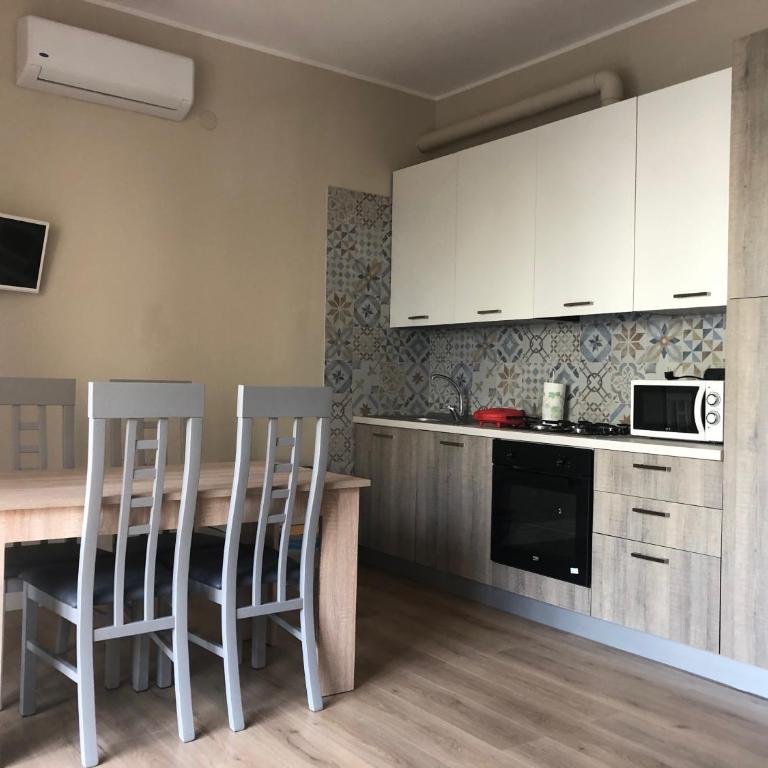 GISELLE HOUSE - One-Bedroom Apartment - 2