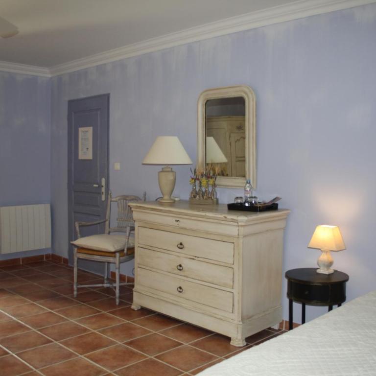 Le Mas Vigneron - Habitación Triple con vistas al jardín - 7