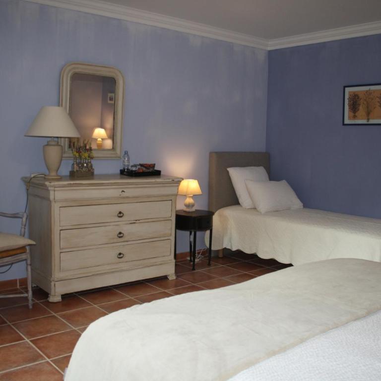 Le Mas Vigneron - Habitación Triple con vistas al jardín - 2