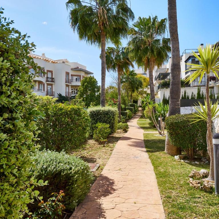Sea View Penthouse, Pool, Privacy, Benalmadena - Two-Bedroom Apartment - 19