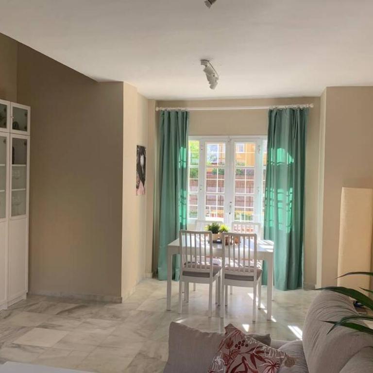 VIVE JEREZ Casa de lujo con piscina y barbacoa en la mejor zona de Jerez de la Frontera - Casa de 5 dormitorios - 20