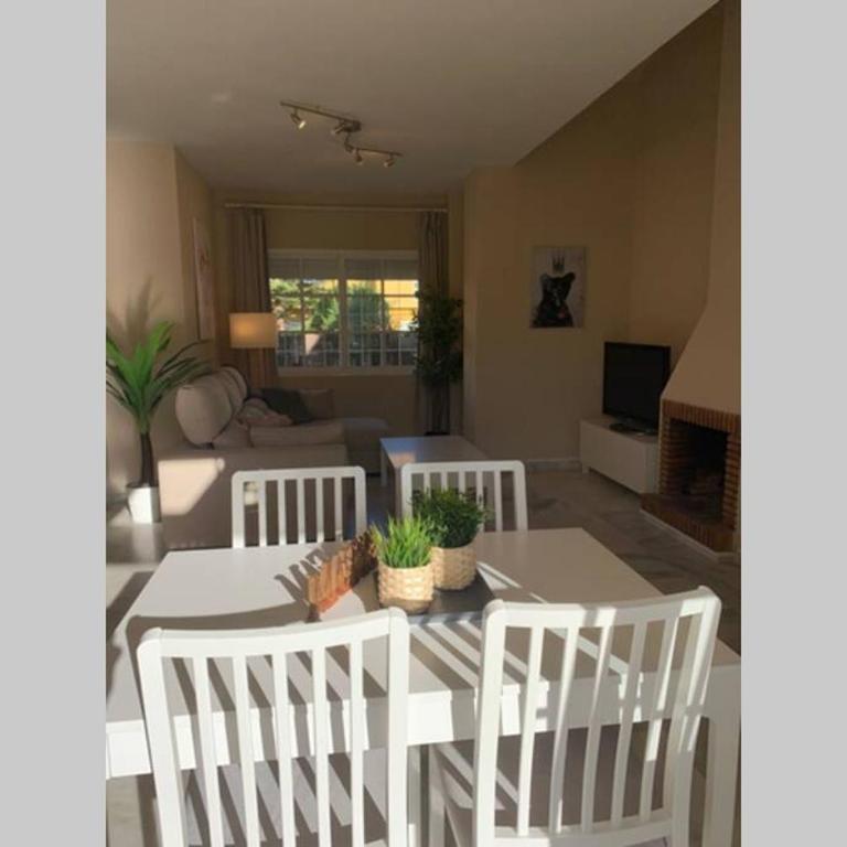 VIVE JEREZ Casa de lujo con piscina y barbacoa en la mejor zona de Jerez de la Frontera - Casa de 5 dormitorios - 22