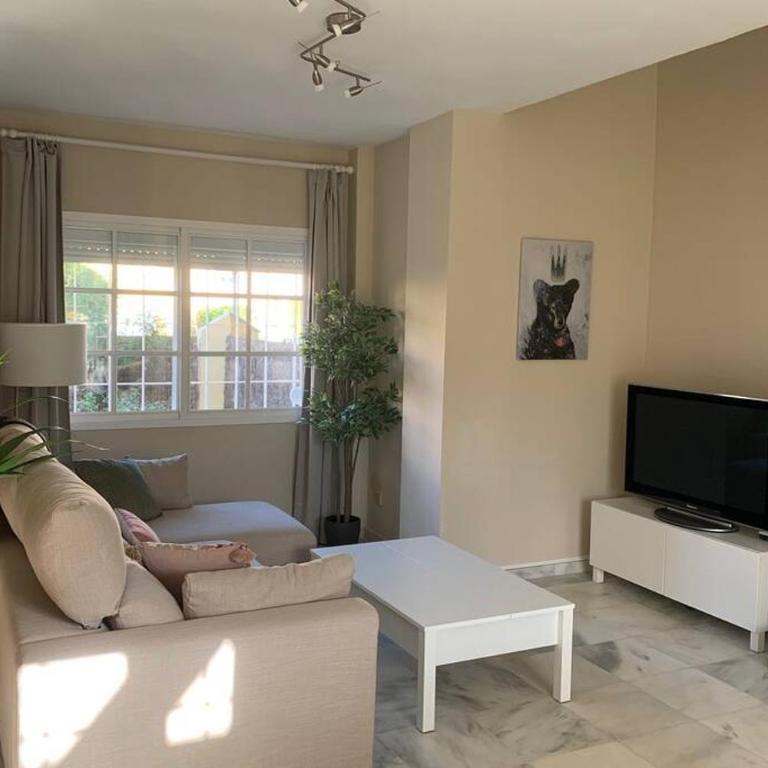 VIVE JEREZ Casa de lujo con piscina y barbacoa en la mejor zona de Jerez de la Frontera - Casa de 5 dormitorios - 21
