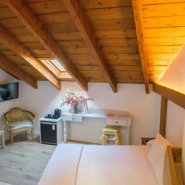 Les Monges Palace Boutique - Deluxe Junior Suite - 2