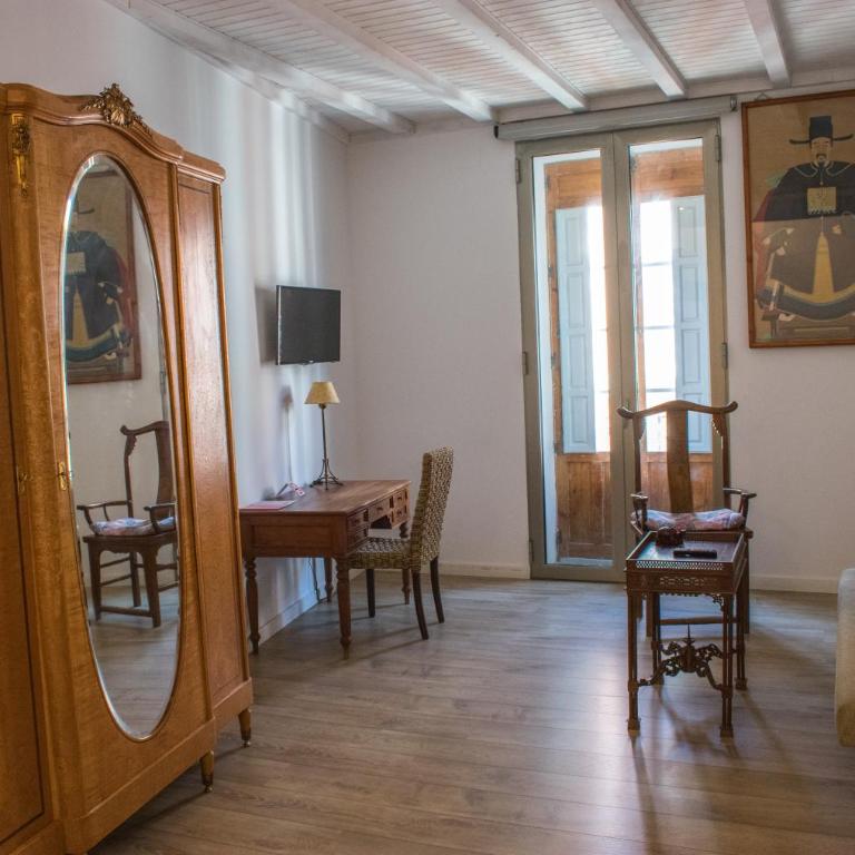 Les Monges Palace Boutique - Superior Family Room - 1