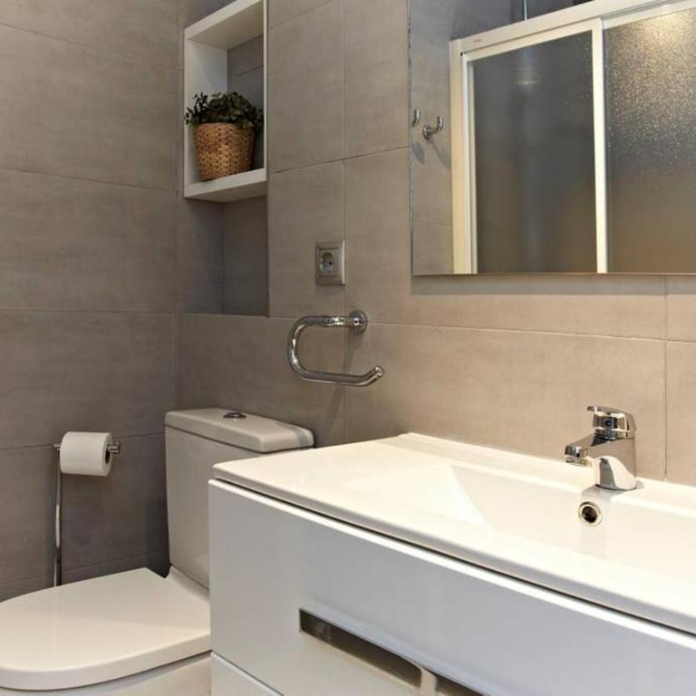 Homing La Pineda 23 - Three-Bedroom Apartment - 11
