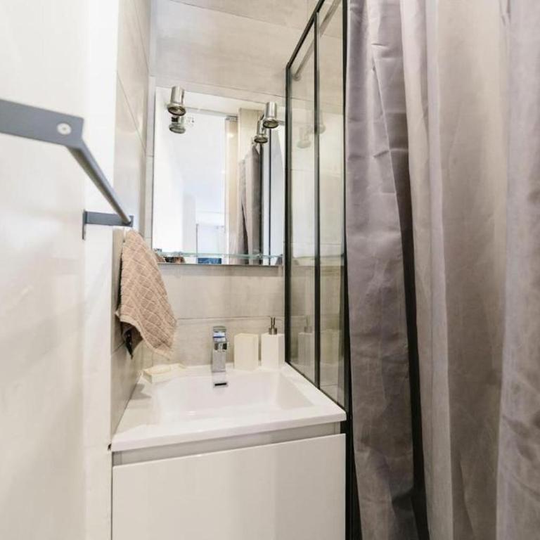Studio tt équipé parking cœur ville - Apartment - 17