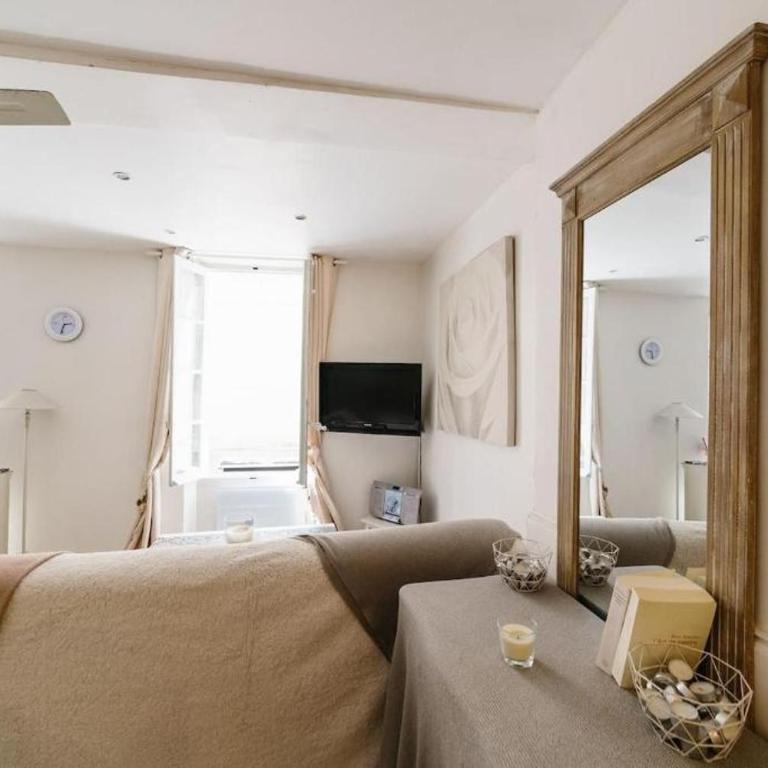 Studio tt équipé parking cœur ville - Apartment - 20