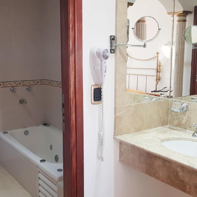 Atlantico Hotel - Deluxe Suite with Sea View - 3