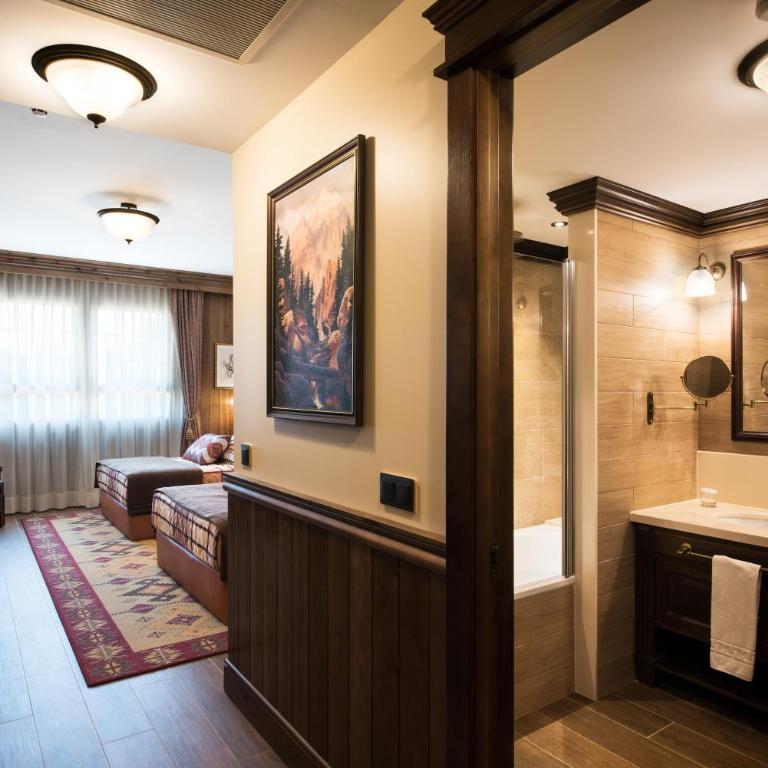 PortAventura Hotel Colorado Creek - Includes unlimited access to PortAventura Park & 1 access to Ferrari Land - Habitación Deluxe con acceso a PortAventura Park + 1 acceso a Ferrari Land (2 adultos) - 3