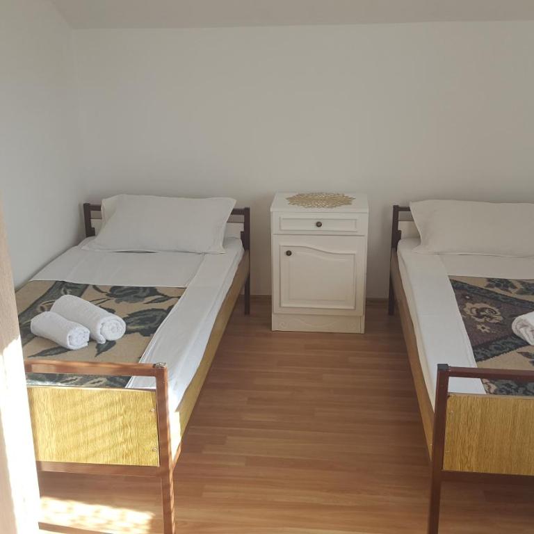 Hostel Vera - Airport Podgorica - Twin Room - 3