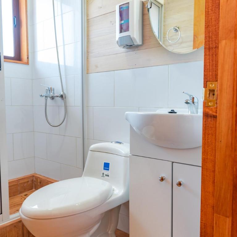 Hostel Moreno - Habitación Doble Deluxe con balcón y vistas al mar - 4