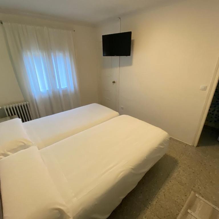 HOTEL GRIU - Habitación Cuádruple Clásica - 1