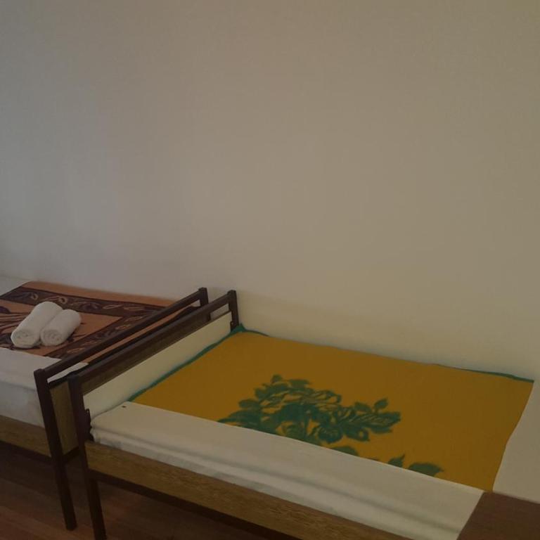 Hostel Vera - Airport Podgorica - Classic Triple Room - 4